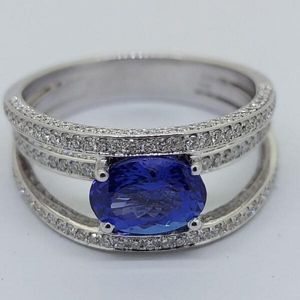 Diamond / Tanzanite Ring