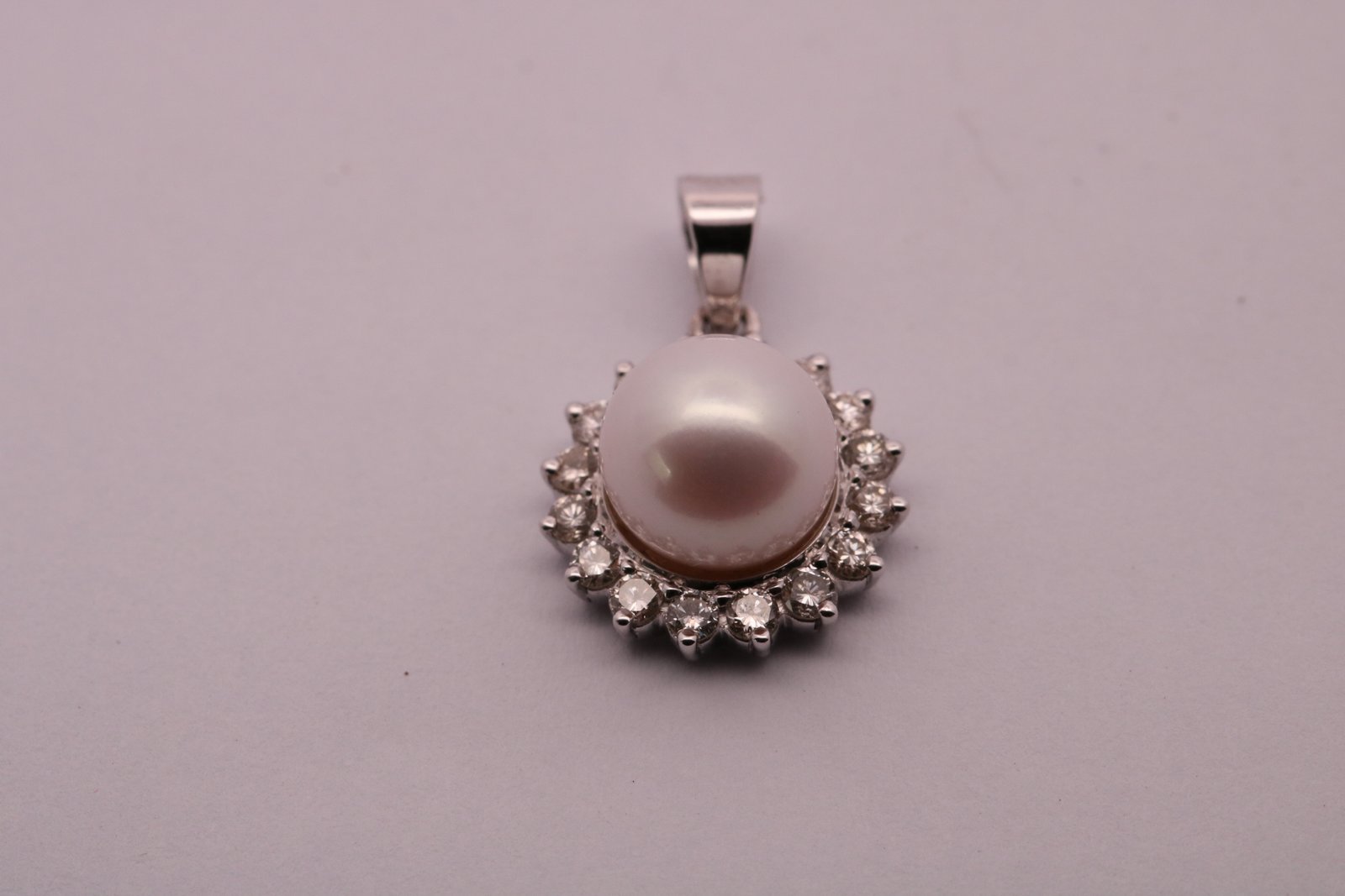 Diamond / FW Pearl Pendant
