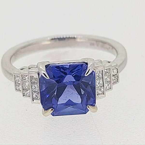Diamond / Tanzanite Ring