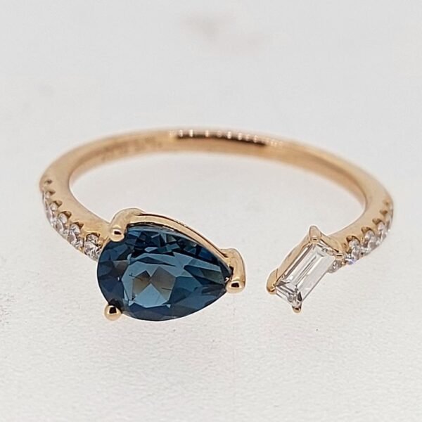 Diamond / Blue Topaz Ring