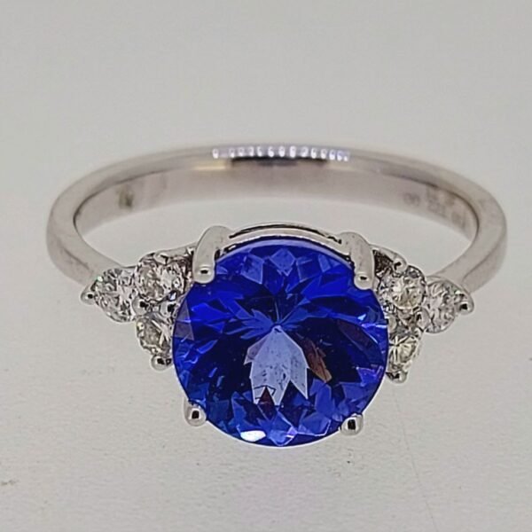 Diamond / Tanzanite Ring
