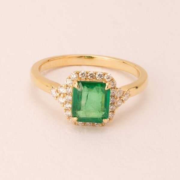 Diamond / Emerald Ring