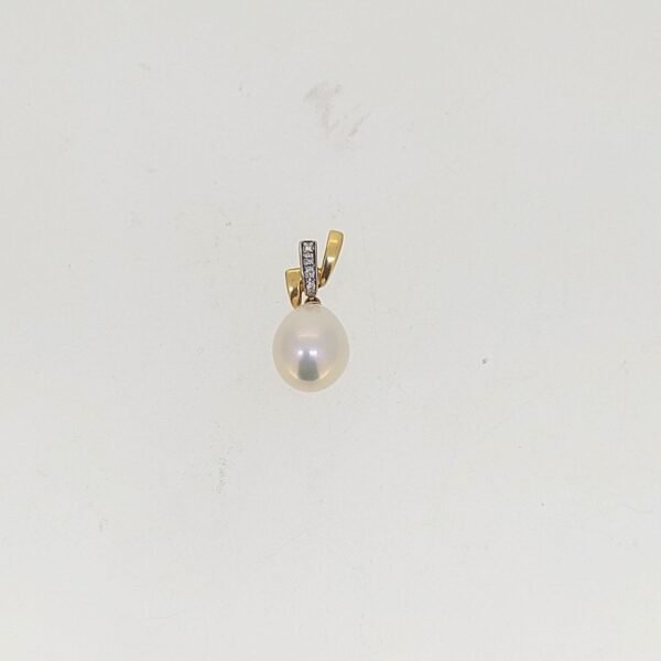 Diamond / FW Pearl Pendant