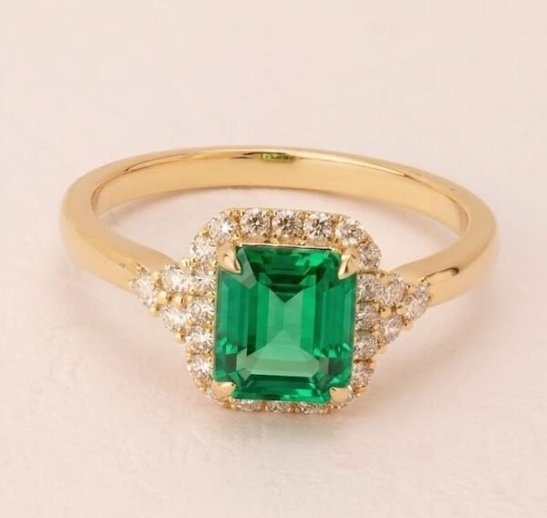 Diamond / Emerald Ring