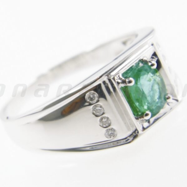 Diamond / Emerald Ring