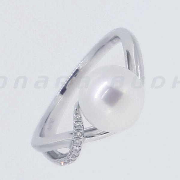 Diamond / Pearl Ring