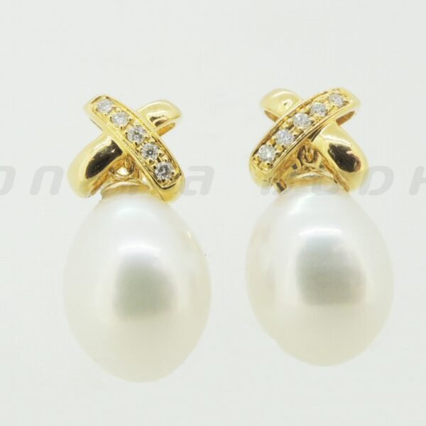 Diamond / FW Pearl Earrings