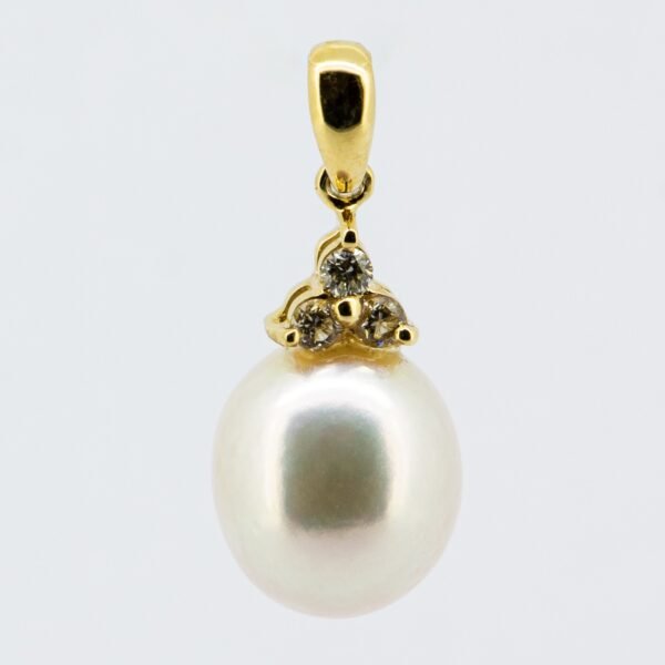 Diamond / FW Pearl Pendant