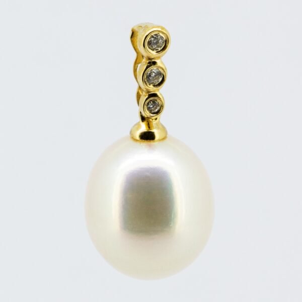 Diamond / FW Pearl Pendant