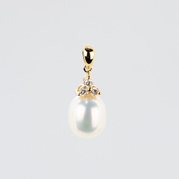 Diamond / FW Pearl Pendant