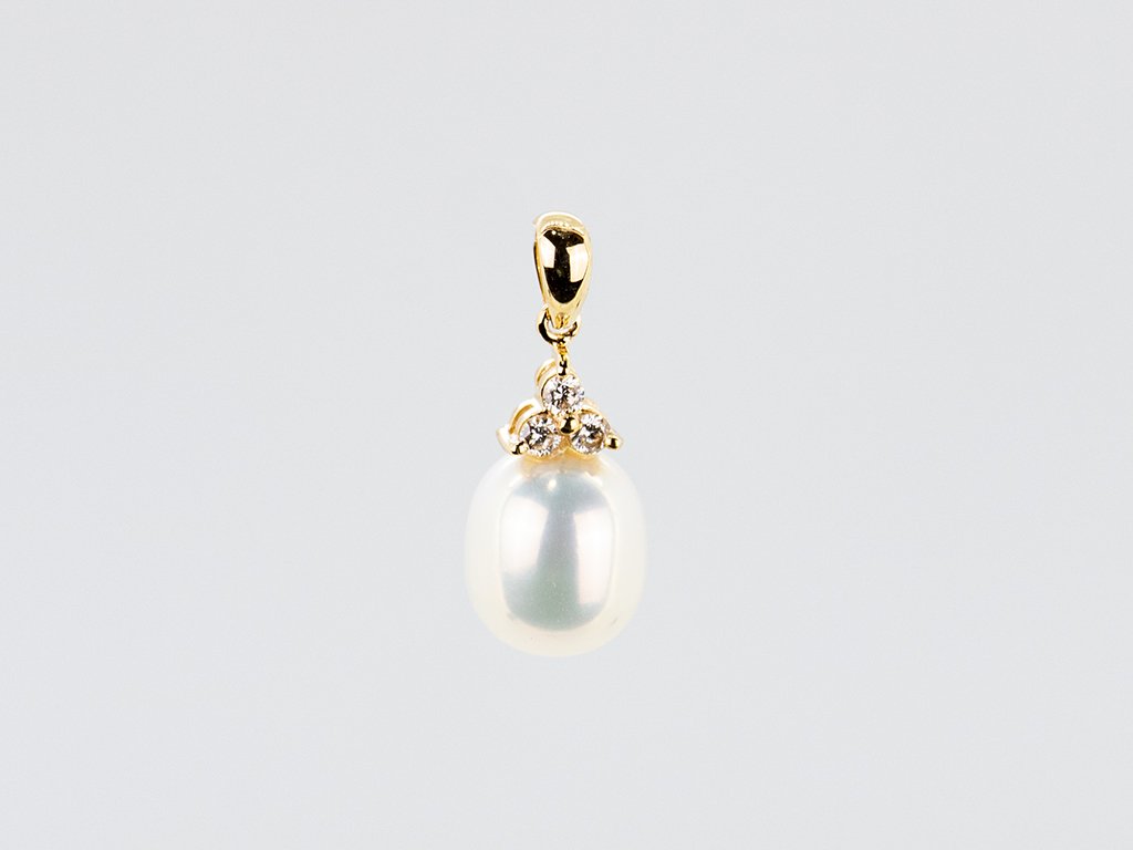 Diamond / FW Pearl Pendant