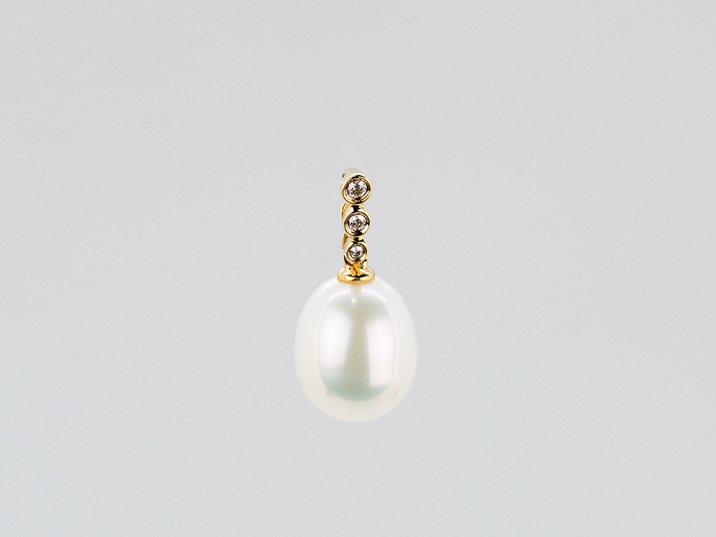 Diamond / FW Pearl Pendant