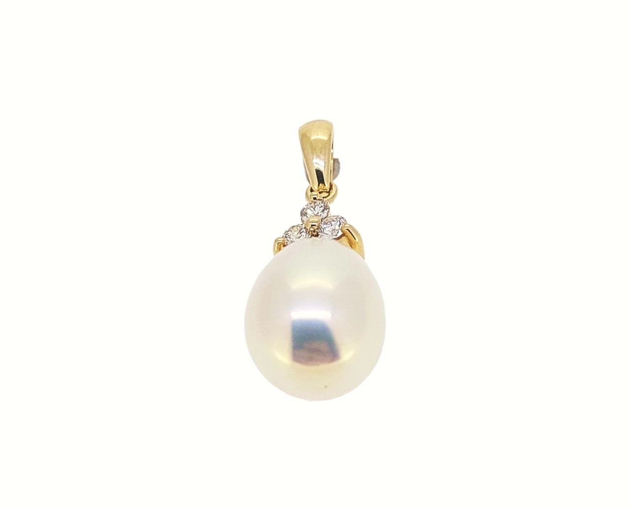 Diamond / FW Pearl Pendant