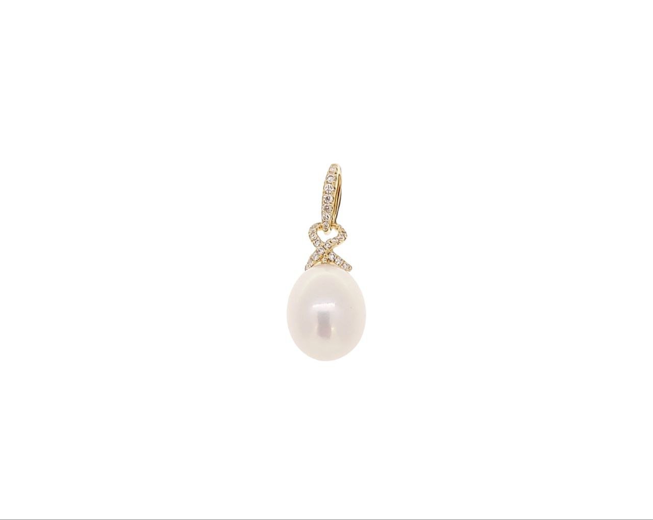 Diamond / FW Pearl Pendant