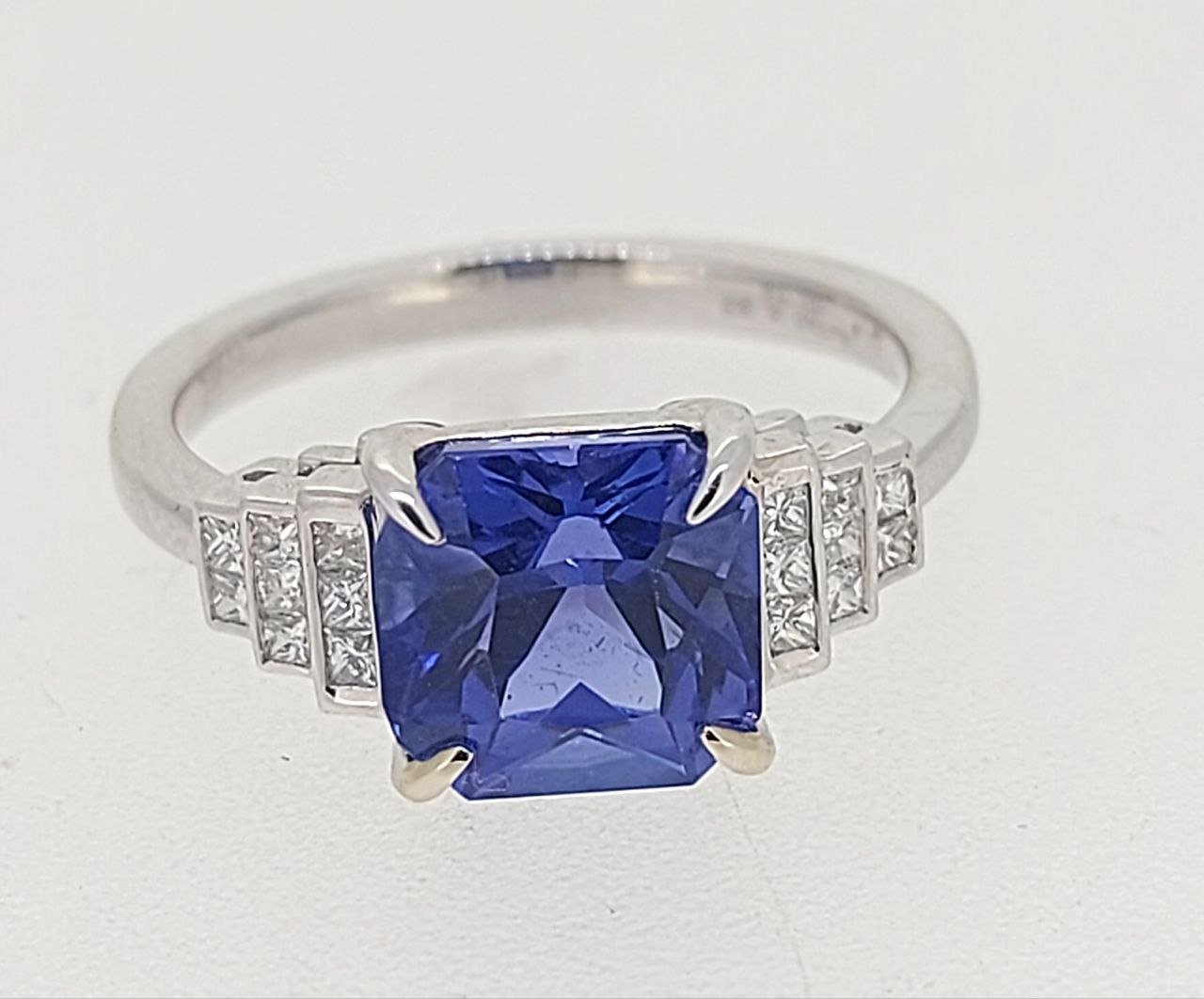 Diamond / Tanzanite Ring