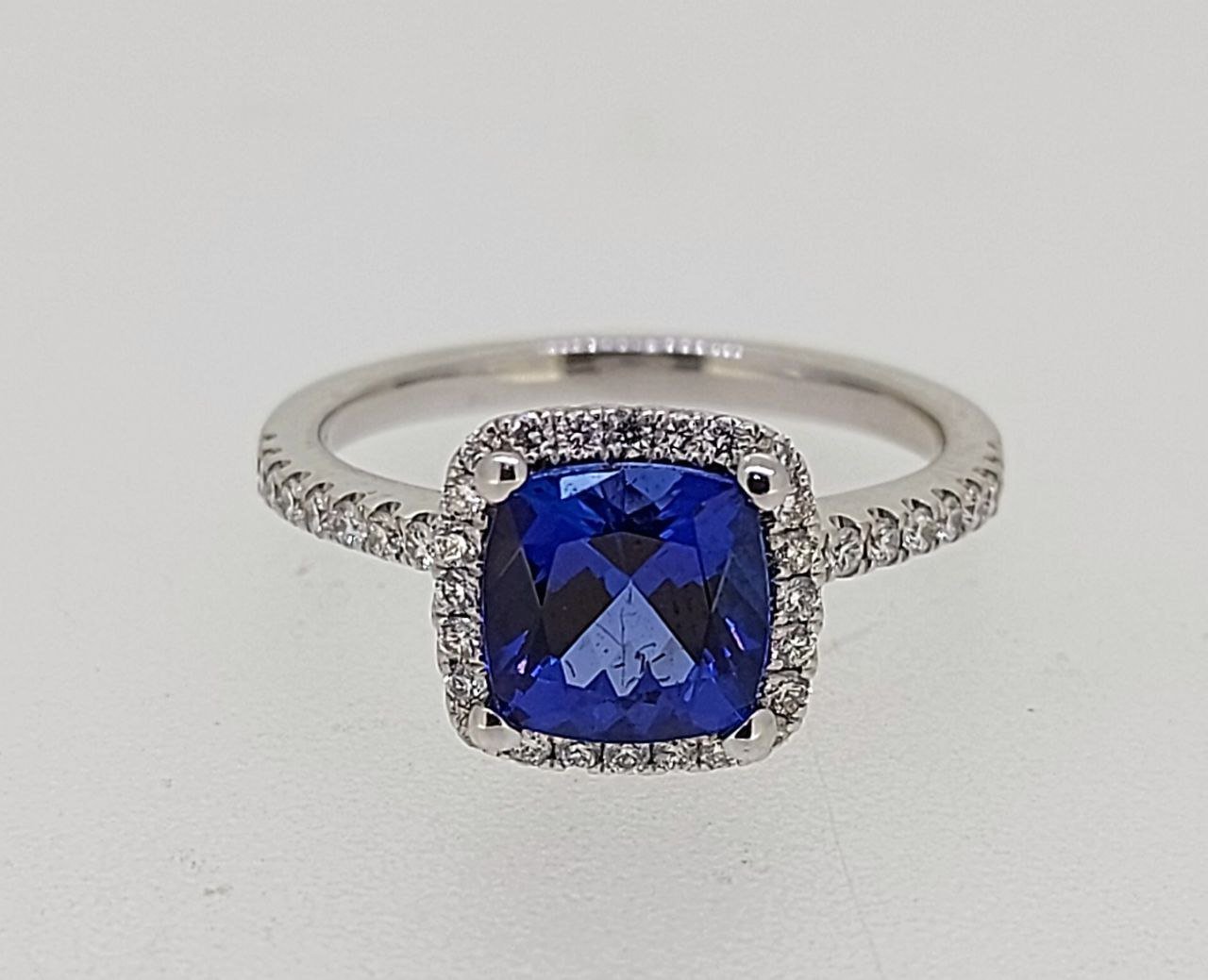Diamond / Tanzanite Ring