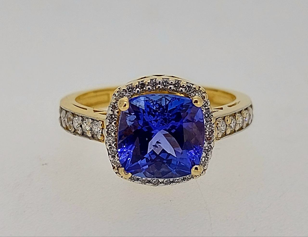 Diamond / Tanzanite Ring
