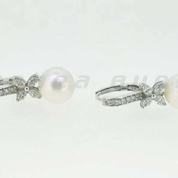Diamond / FW Pearl Earrings