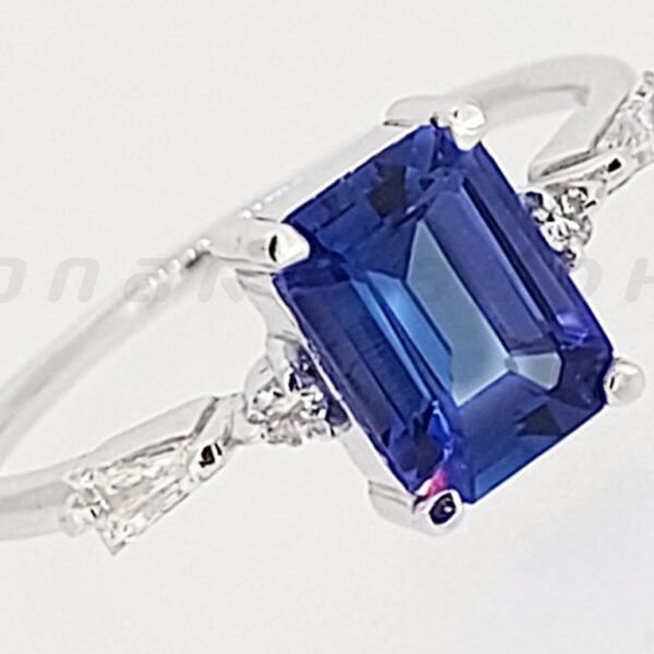 Diamond / Tanzanite Ring