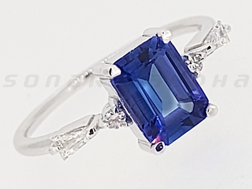 Diamond / Tanzanite Ring