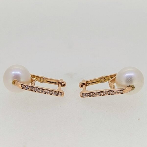 Diamond / FW Pearl Earrings