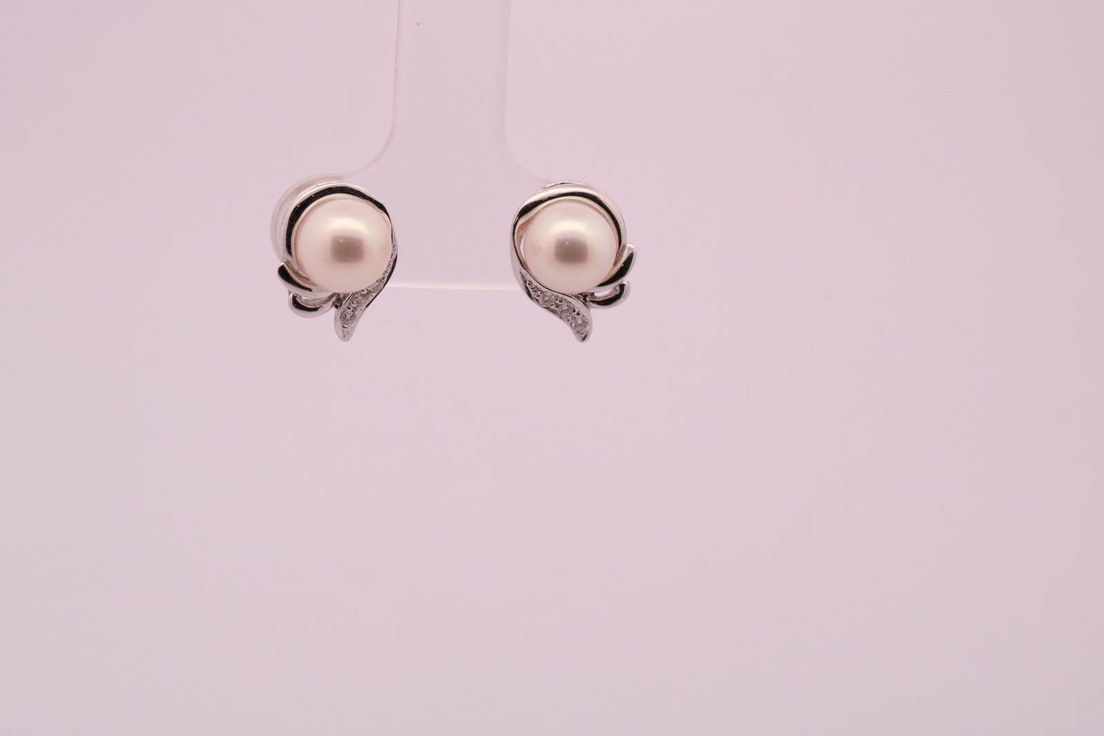 Diamond / FW Pearl Earrings