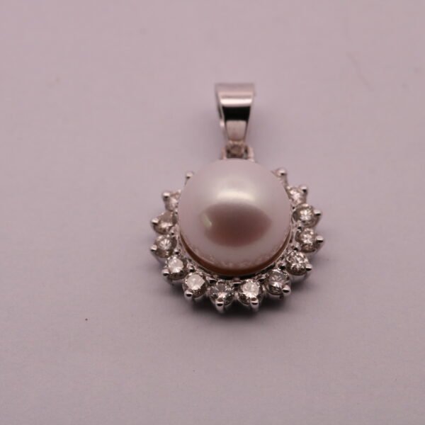 Diamond / FW Pearl Pendant