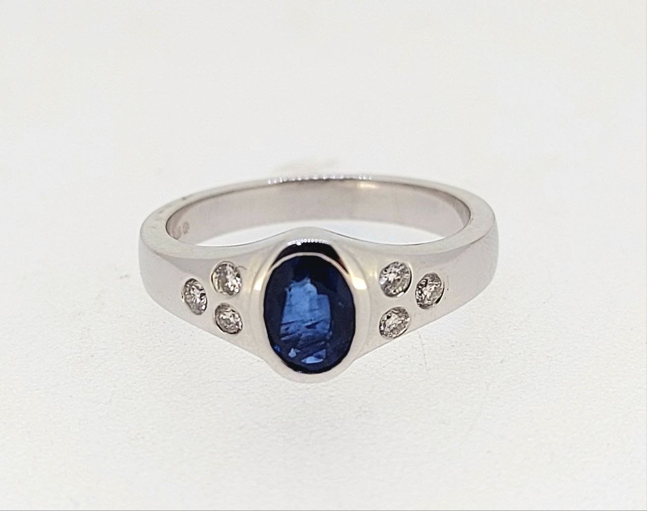 Diamond / Sapphire Ring