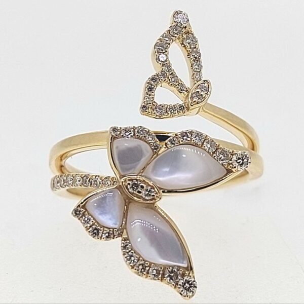 Diamond / Mother of Pearl Ring