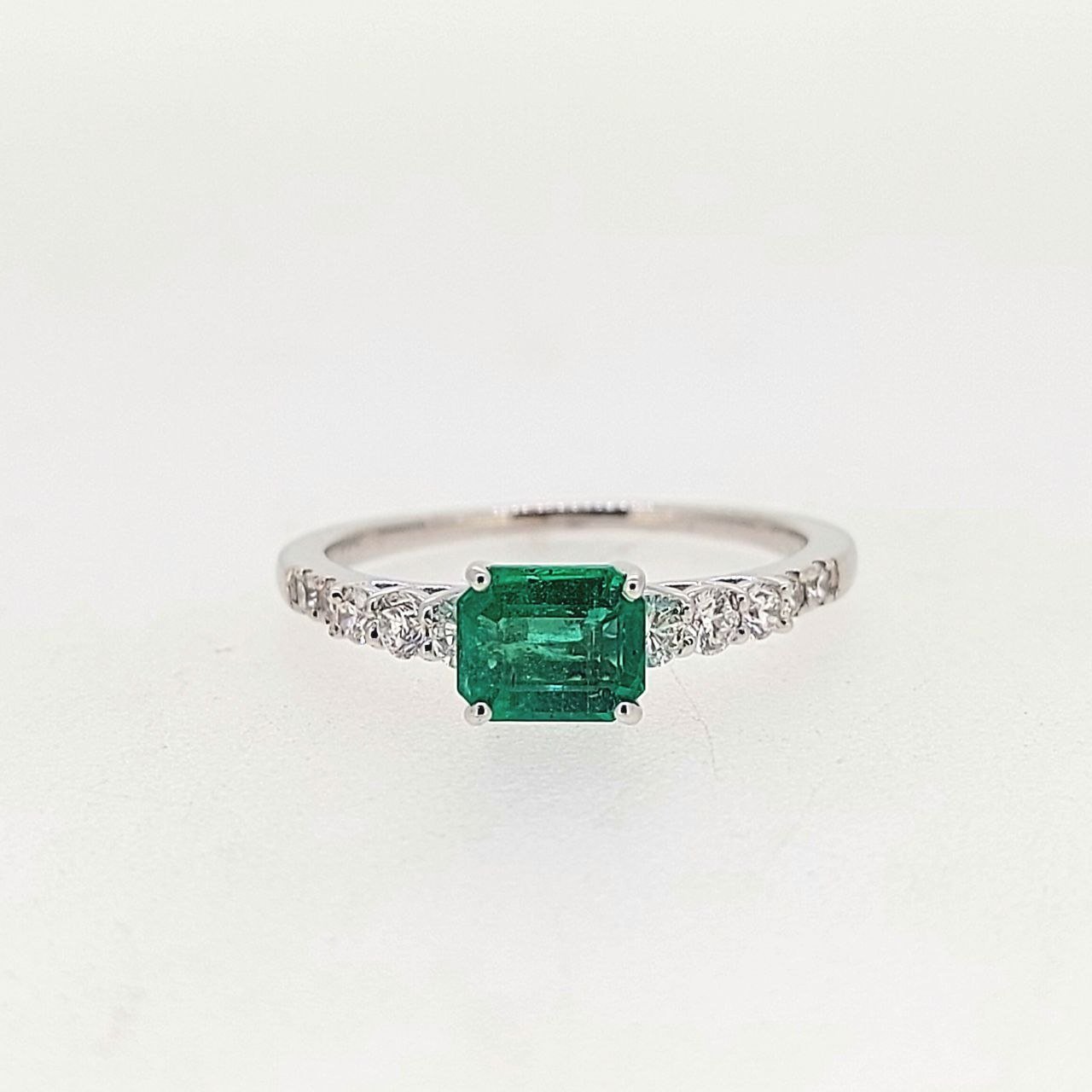 Diamond / Emerald Ring