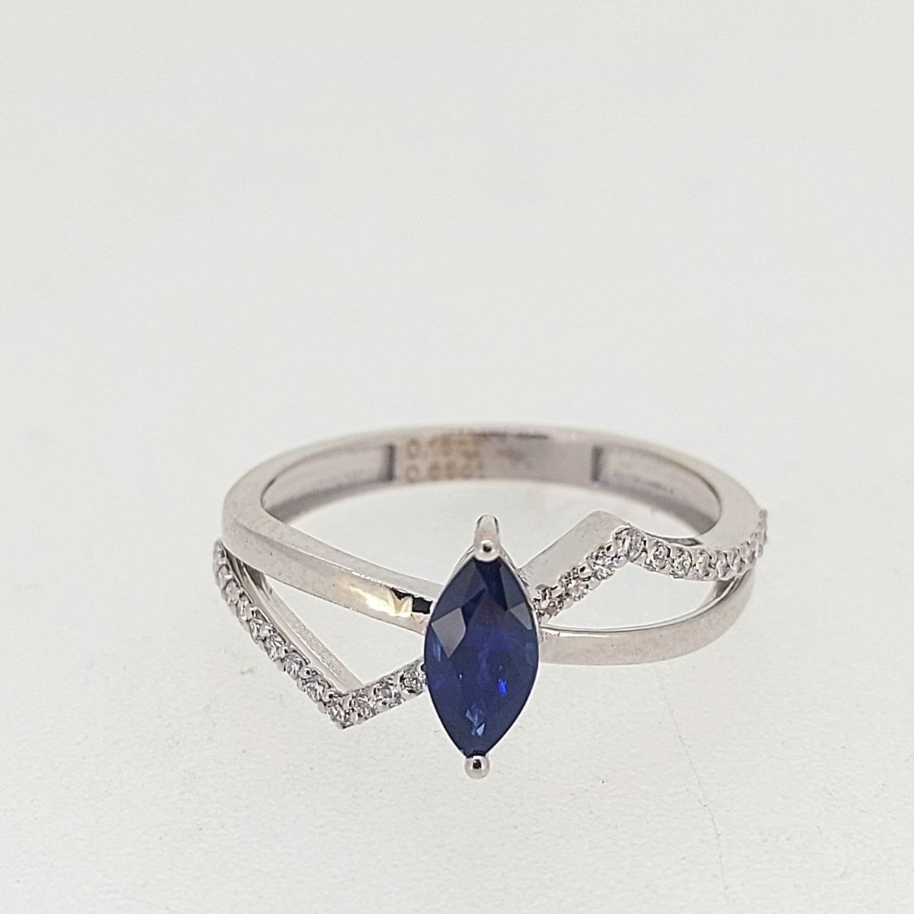 Diamond / Sapphire Ring