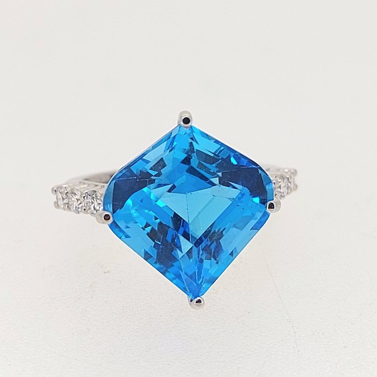 Diamond / Blue Topaz Ring