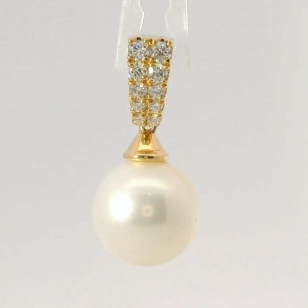 Diamond / FW Pearl Pendant