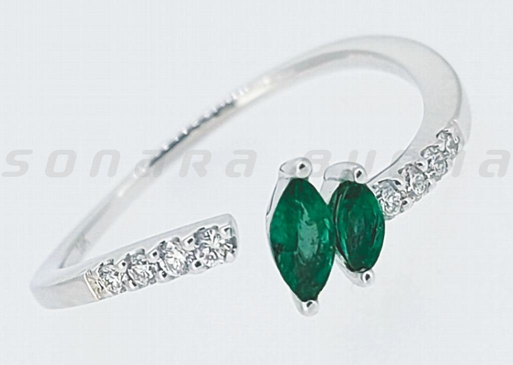 Diamond / Emerald Ring