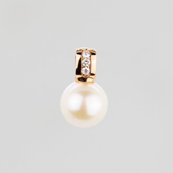 Diamond / FW Pearl Necklace