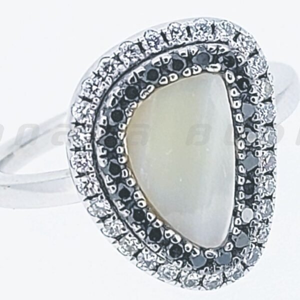 Diamond / Mother of Pearl Ring